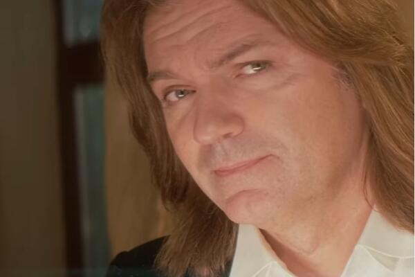 Ремень по расписанию: Дмитрий Маликов каждый год «отплачивает» отцу за детство