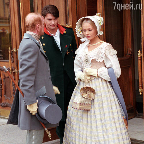 Даниил Страхов и Елена Корикова в сериале «Бедная Настя»