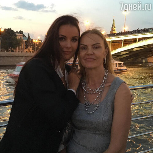 Оксана Федорова с мамой