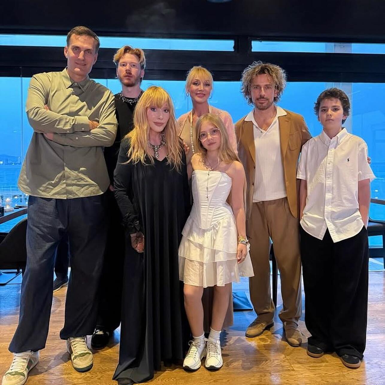 Безжизненная Пугачева вся в черном появилась на семейном торжестве — Орбакайте показала редкие фото Безжизненная Пугачева вся в черном появилась на семейном торжестве — Орбакайте показала редкие фото