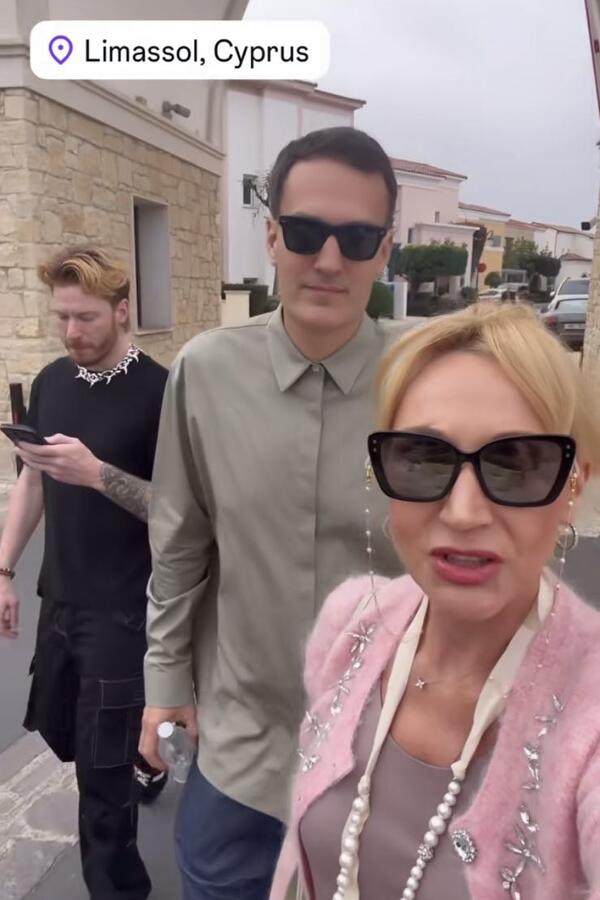 Безжизненная Пугачева вся в черном появилась на семейном торжестве — Орбакайте показала редкие фото Безжизненная Пугачева вся в черном появилась на семейном торжестве — Орбакайте показала редкие фото