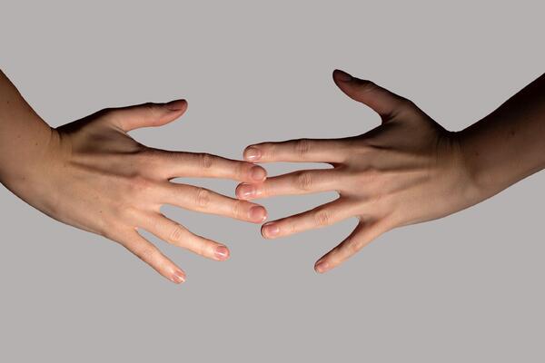 Лайфхак: как спасти ломкие и расслаивающиеся ногти  