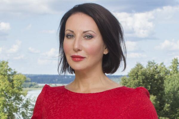 ВИДЕО: Алика Смехова подарила сыну-четверокласснику транспортное средство