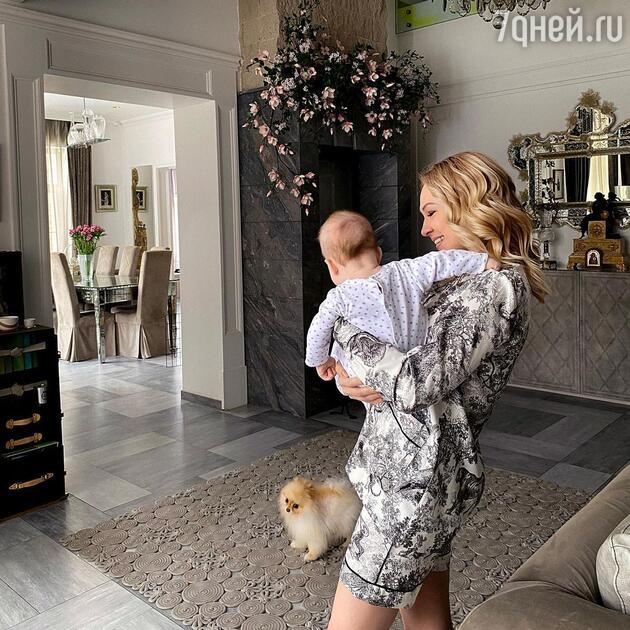 Яна Рудковская с младшим сыном