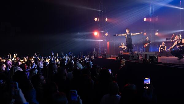 Дима Билан, МОТ, Zvonkiy, AStudio спели на грандиозной вечеринке в честь 130-летия радио