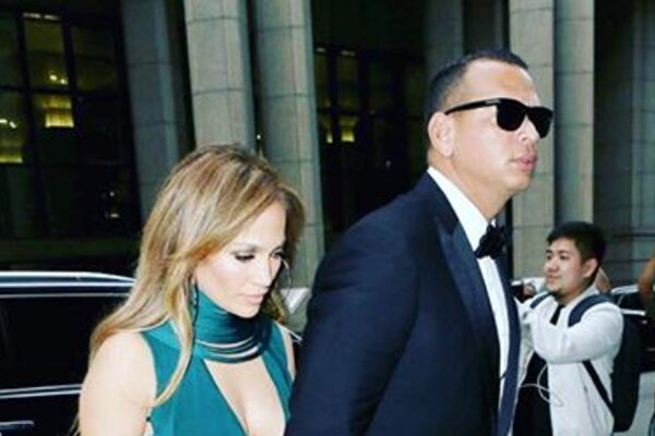 Образ дня: Дженнифер Лопес в Hamel