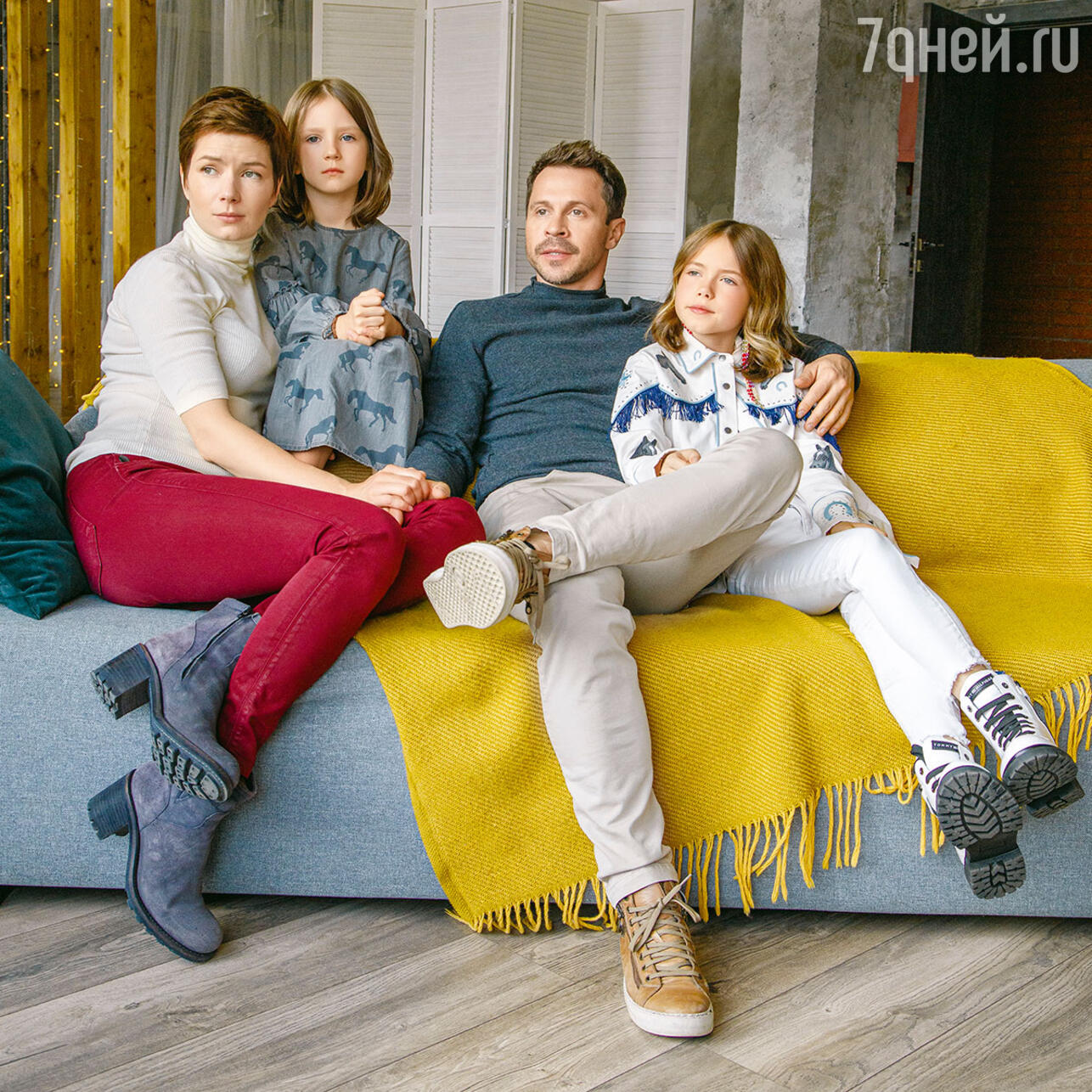 Павел Деревянко с Дарьей Мясищевой и детьми