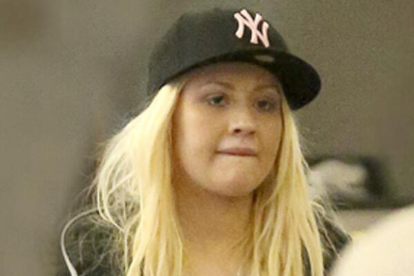 Попалась: Кристина Агилера без макияжа