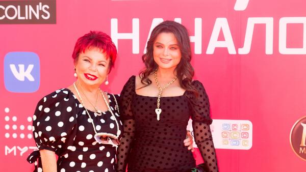 Мама Королевой отметила 80-летний юбилей в США — с дочкой, но без зятя