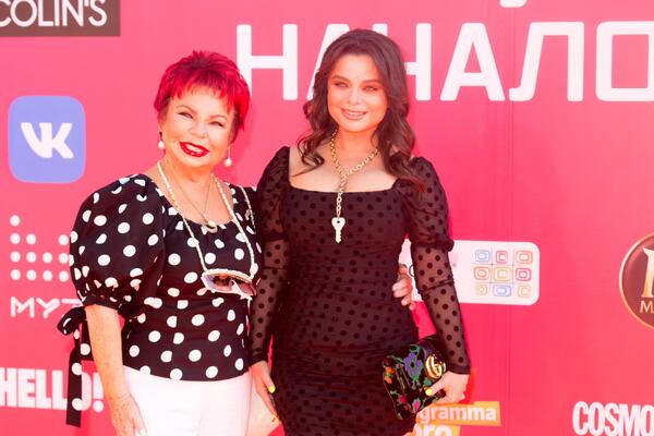 Мама Королевой отметила 80-летний юбилей в США — с дочкой, но без зятя