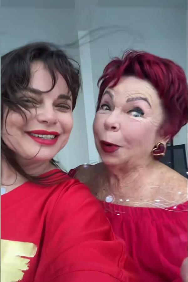 88 РњР°РјР° РљРѕСЂРѕР»РµРІРѕР№ РѕС‚РјРµС‚РёР»Р° 80-Р»РµС‚РЅРёР№ СЋР±РёР»РµР№ РІ РЎРЁРђ вЂ” СЃ РґРѕС‡РєРѕР№, РЅРѕ Р±РµР· Р·СЏС‚СЏ