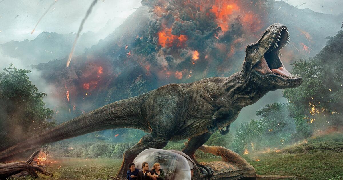 Динозавры выходят. Мир Юрского периода 2. Мир Юрского периода 2 динозавры. Мир Юрского периода 2 2018 Постер.