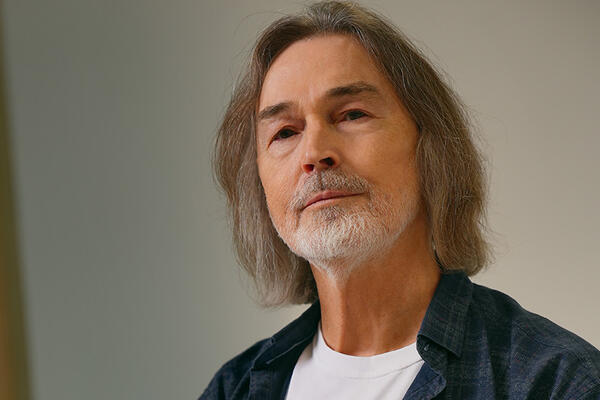 Никас Сафронов: «Ради дружбы между странами я посадил за один стол медведя и слона»