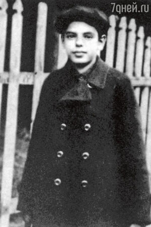 Единственная сохранившаяся детская фотография Райкина. Рыбинск, 1920 г.
