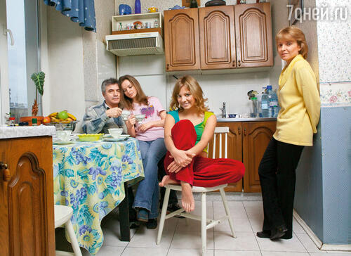 Я с родителями и сестрой Наташей