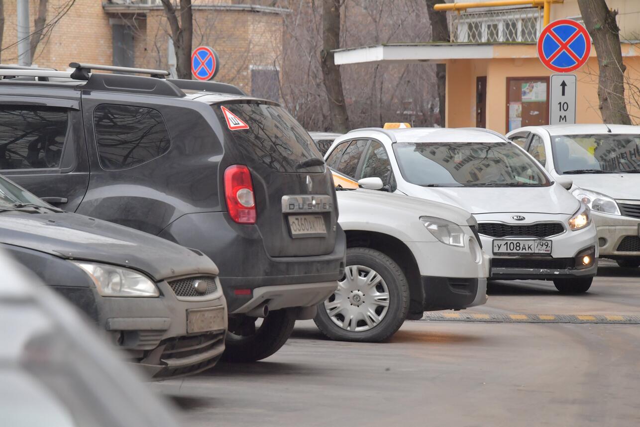 Эксперт рассказал, как схлопотать штраф за парковку во дворе дома - 7Дней.ру