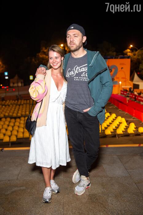 Денис Шведов с супругой — фото Денис Шведов с супругой — фото