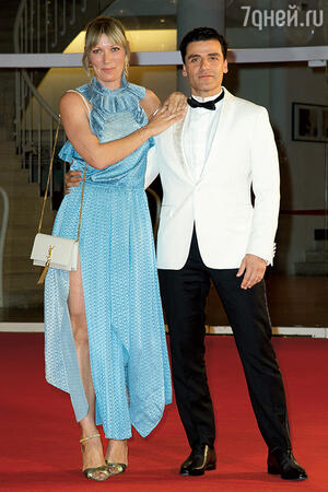 Оскар Айзек с женой Оскар Айзек с женой