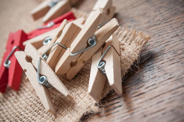 Игры с прищепками: развиваем мелкую моторику 