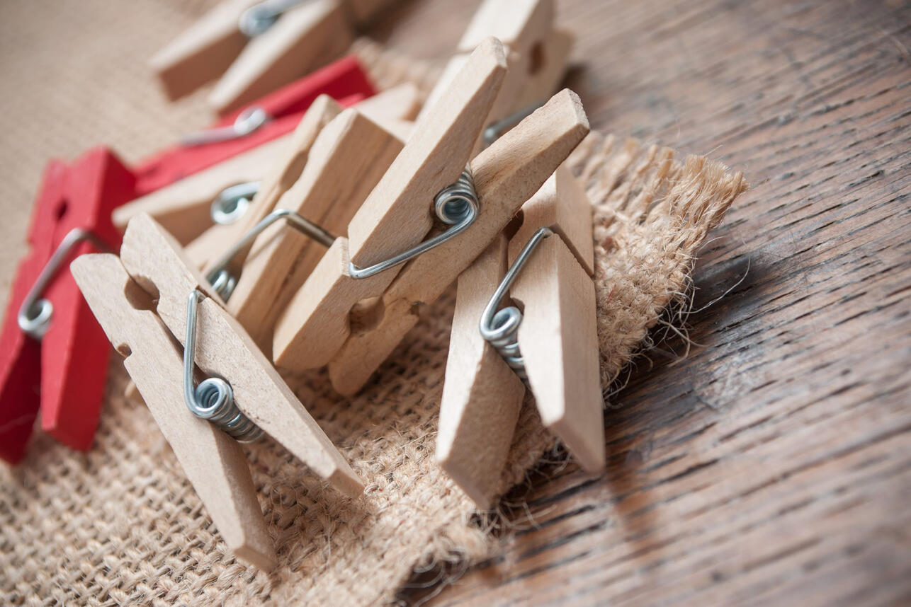 Игры с прищепками: развиваем мелкую моторику 