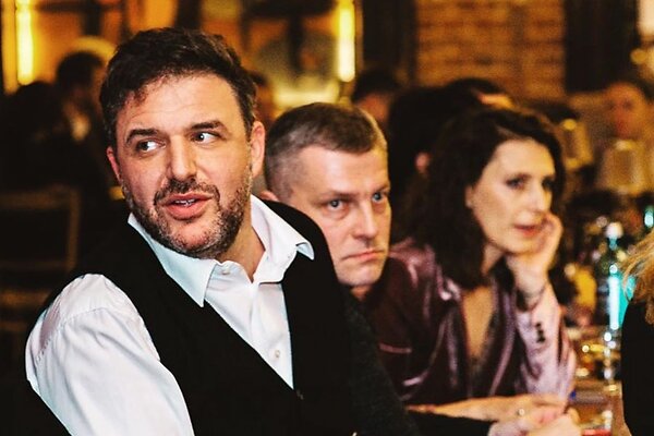 «Какая мама красивая!» Максим Виторган показал архивное фото родителей