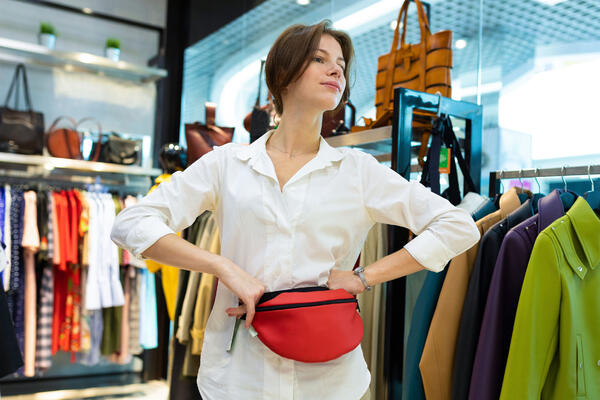 Свободу рукам: как правильно носить поясную сумку