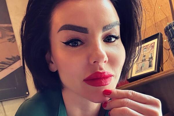 41 и огонь! Юлия Волкова показала горячие фото в откровенном бикини