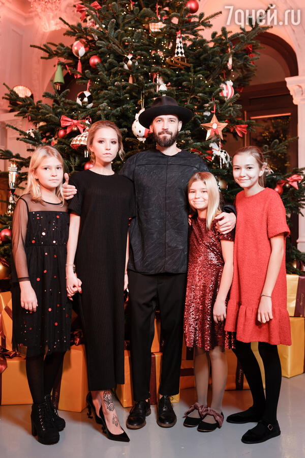 Владимир Кристовский с дочерьми