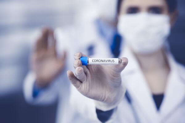 Фармацевт перечислил 5 симптомов нового подварианта коронавируса эрис