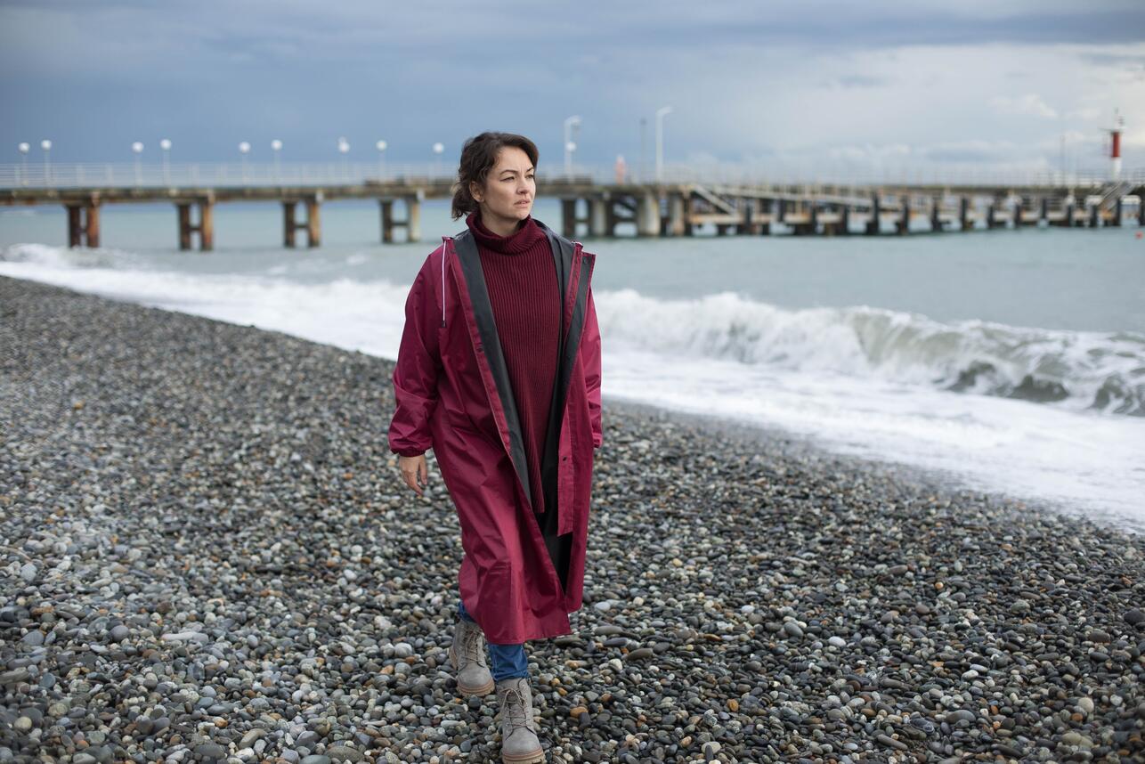 кадр из сериала «У самого моря», 2025 фото