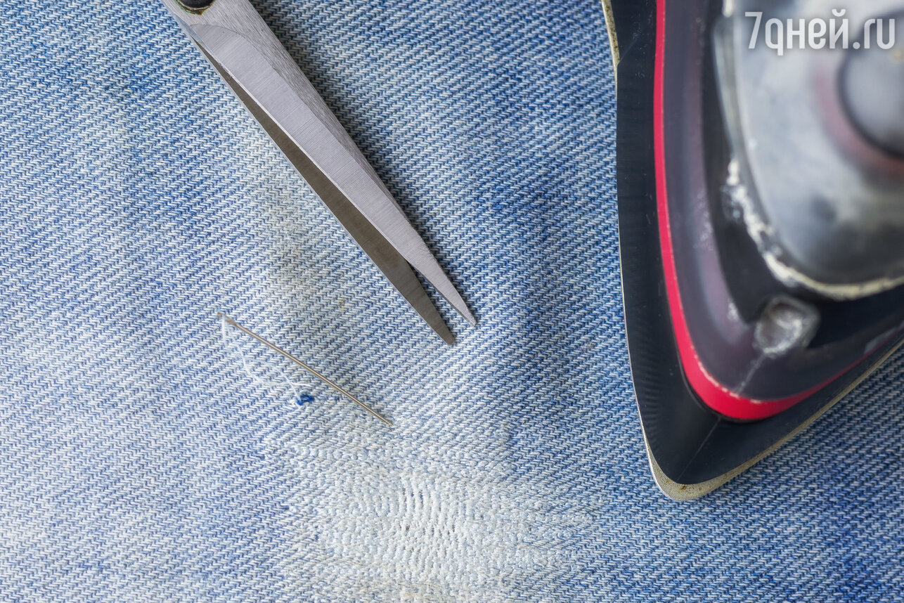 Существует два несложных способа, как можно отремонтировать джинсы, протертые между ног: