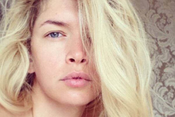 Вера Брежнева: невыспавшаяся и без макияжа