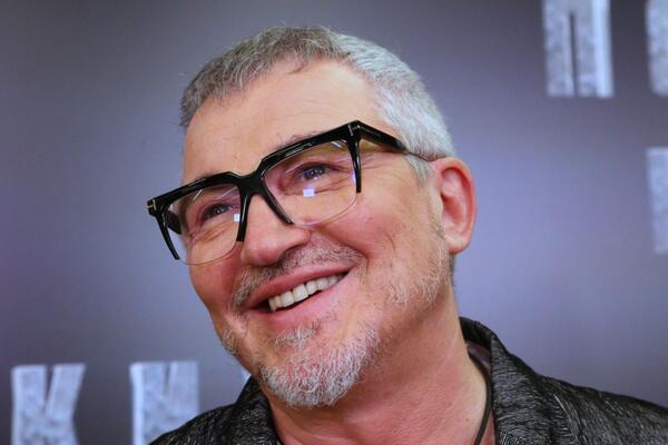 «Как будто ее отец — товаровед из комиссионной!» Уволенный Дмитрий Дибров унизил Ксению Собчак