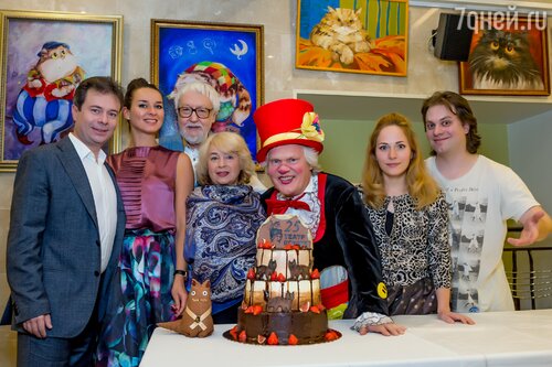 Семья Куклачевых с режиссером спектаклей театра Георгием Юнгвальд-Хилькевичем