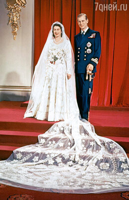 Свадьба с греческим принцем Филипом состоялась 20 ноября 1947 года. Время было послевоенное, и, чтобы купить ткань для свадебного платья, пришлось продать продовольственные карточки
