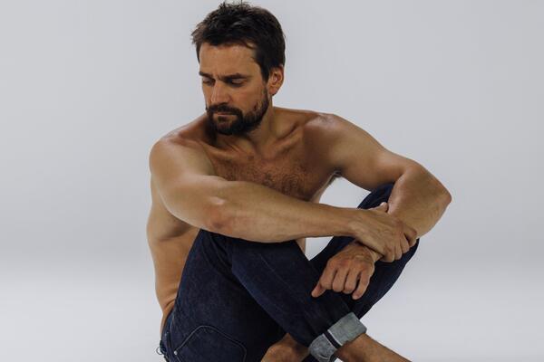 Обнаженный Дмитрий Миллер стал возлюбленным Кати Лель