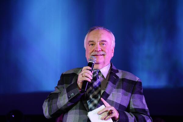 Писал, играл и умер скоропостижно: не стало автора звездных хитов