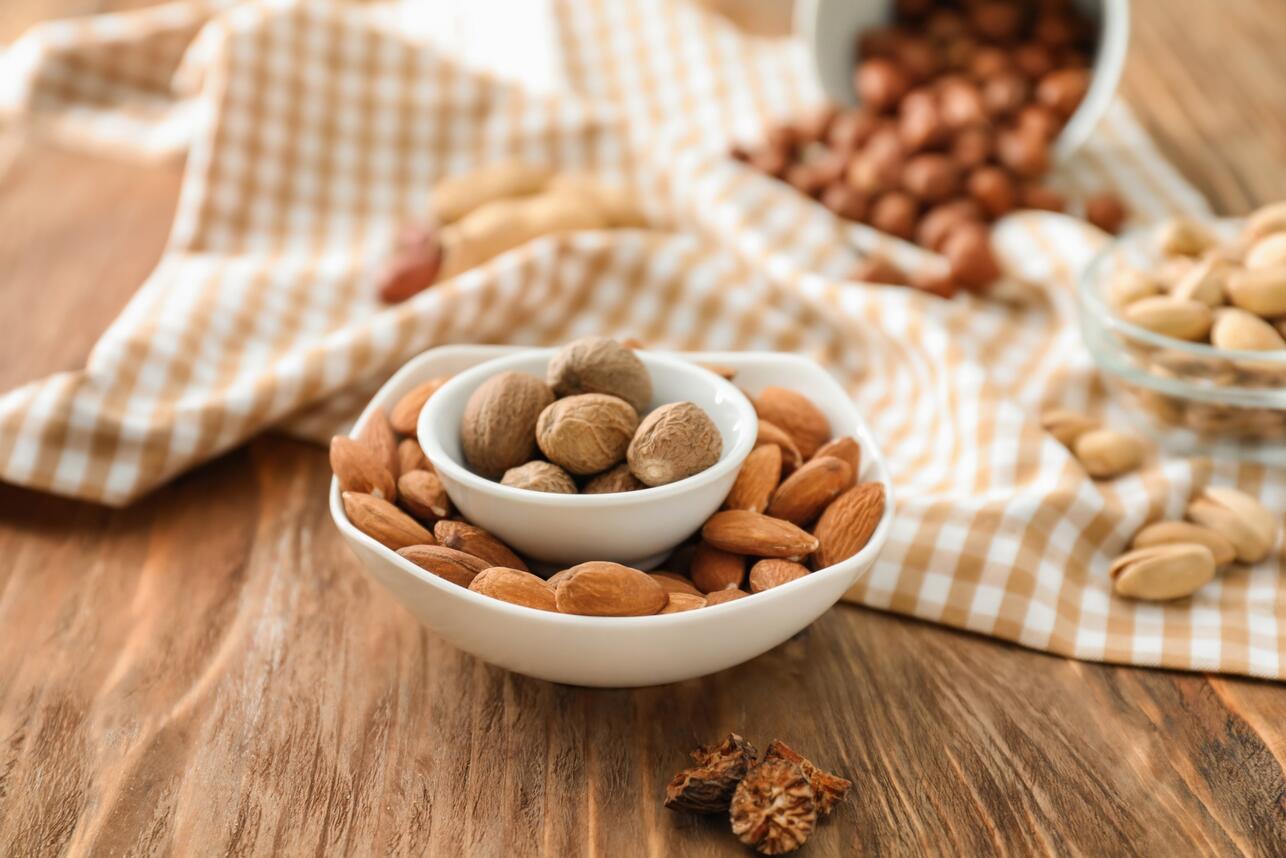 орехи, миндаль