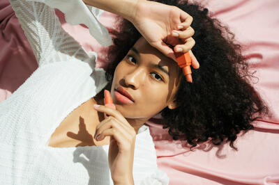 Нежный поцелуй: топ средств для губ — тренды ухода и декоративной косметики, которые покоряют TikTok и сердца