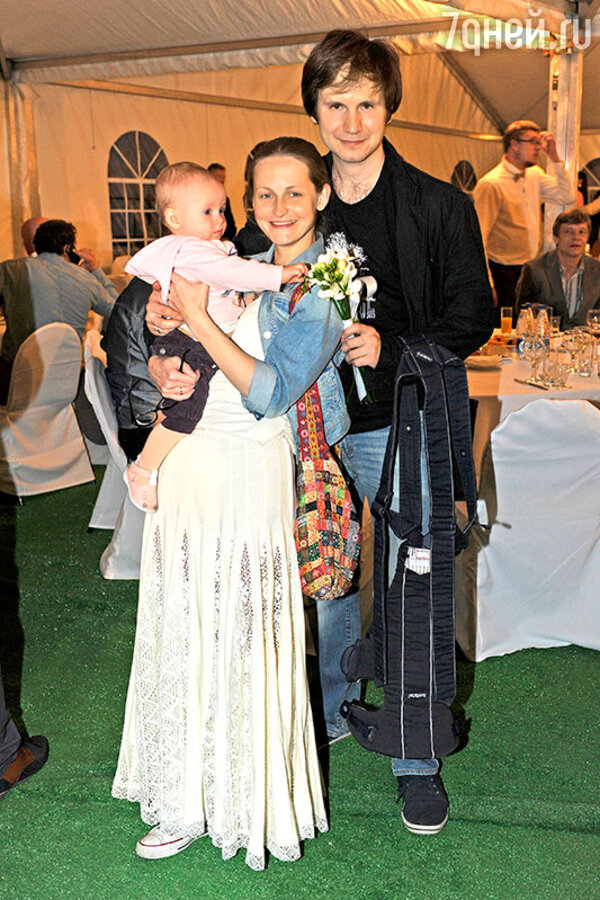 Яна Сексте с мужем Дмитрием Мариным и дочкой Аней