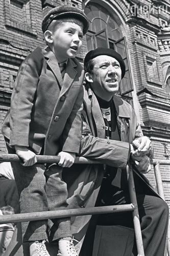 Юрий Никулин с сыном Максимом. 1963 год