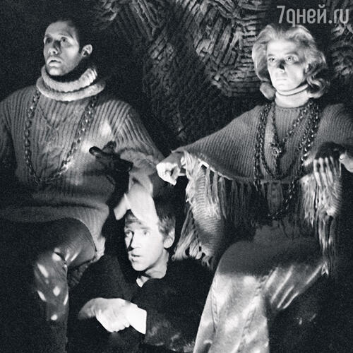 С Владимиром Высоцким и Аллой Демидовой в спектакле «Гамлет». 1979 г.