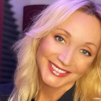 Окна во всю стену и роскошный декор: Орбакайте засветила обстановку в московской квартире Окна во всю стену и роскошный декор: Орбакайте засветила обстановку в московской квартире