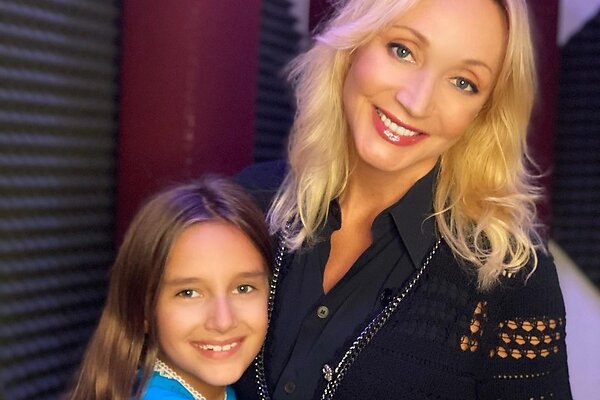 Окна во всю стену и роскошный декор: Орбакайте засветила обстановку в московской квартире