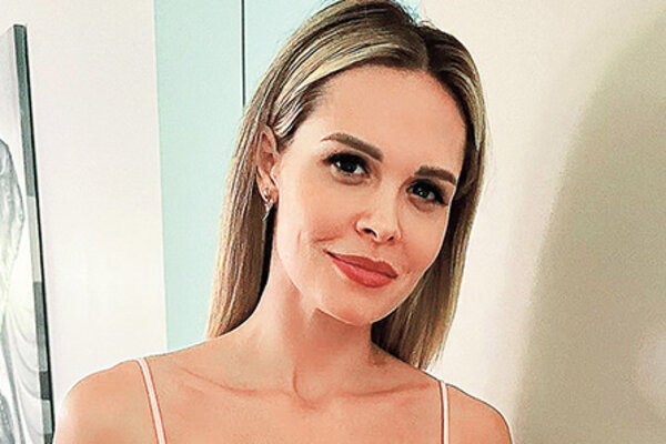 Кирпич, дерево и камин: Мария Горбань показала роскошные интерьеры дома