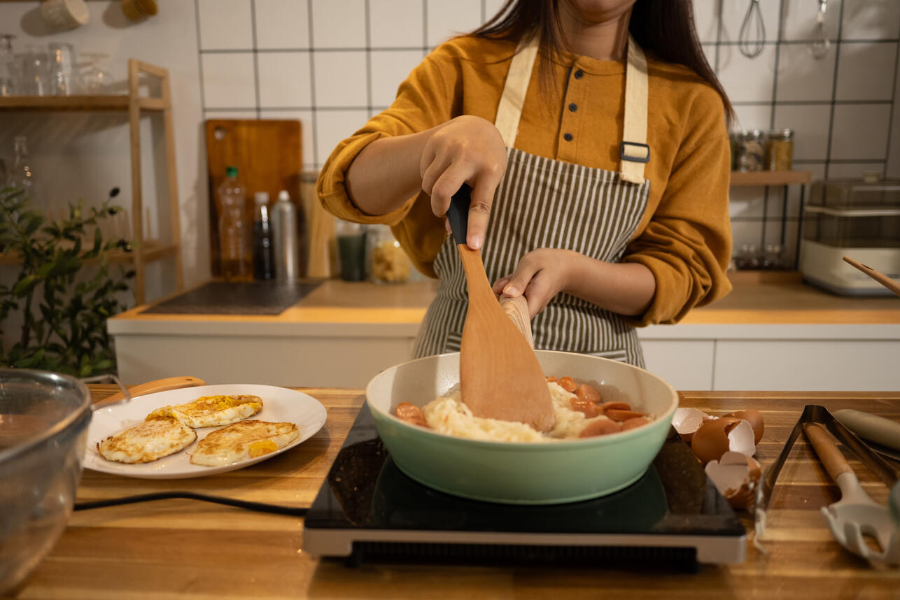 как спасти пересоленное блюдо, пересолила суп что делать, как убрать соль из супа, пересушила мясо как исправить, пригорело блюдо что делать, как убрать запах гари, кулинарные лайфхаки, советы на кухне, как исправить ошибки в готовке, спасти испорченное блюдо