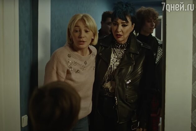 Настя Ивлеева и Лолита Милявская - фото