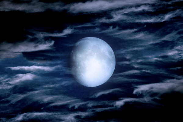 Астролог Яцута рассказала про тревожный период в конце декабря — Черная Луна на девять месяцев