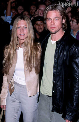 Дженнифер Энистон с бывшим мужем Брэдом Питтом. 2004 год