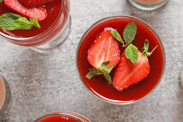 Заменит кофе и сладости: три рецепта киселя из замороженных ягод и сухофруктов